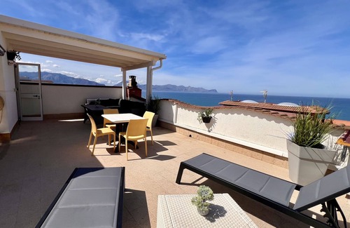 Balestrate Apartment | Casa Anna 800 meters from the SEA .
