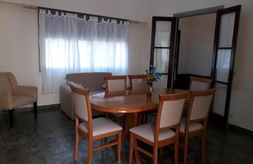 Comuna 12 House | CAsA ARTIGAS 5684
