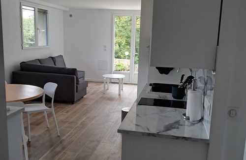 Prunay-sur-Essonne Cottage | Casa Azul gîte for 4 people