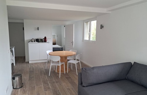 Prunay-sur-Essonne Cottage | Casa Azul gîte for 4 people