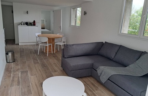 Prunay-sur-Essonne Cottage | Casa Azul gîte for 4 people