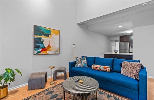 Soulard Apartment | Casa Azul Soulard Modern Loft Near Busch Stadium