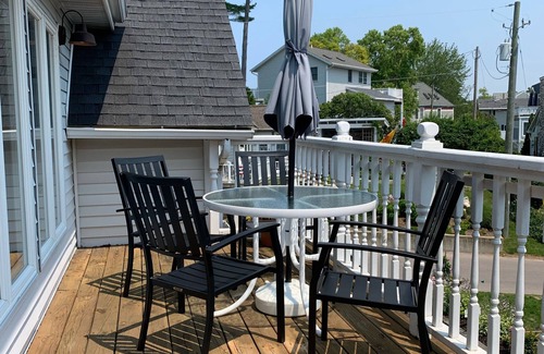 South Haven Apartment | Casa B2 Beautiful bright apt. steps to SoHa North beach sleeps 4 comfortably