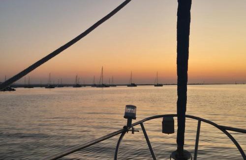 Faro Boat Rental | Casa barco liberdade