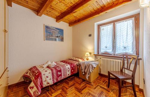 Entreves Apartment | CASA BEATRICE - Wifi, Parcheggio e Vista Montagna - COUR 0231