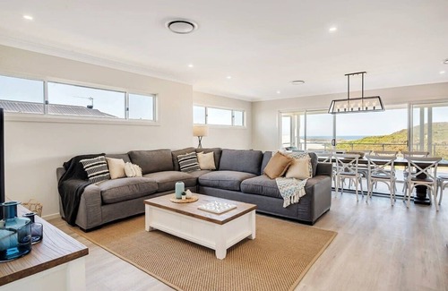 Catherine Hill Bay House | Casa Bel - Pool Table- 2 Minutes to Beach.