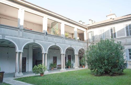 Crescenzago Apartment | Casa Berra