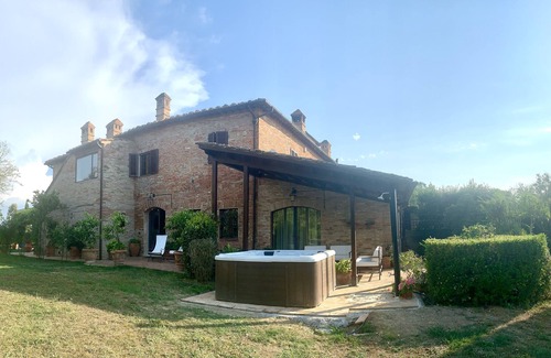 Ponte di Gabbiano House | Casa Bianca gorgeous Tuscan home, Crete Senesi