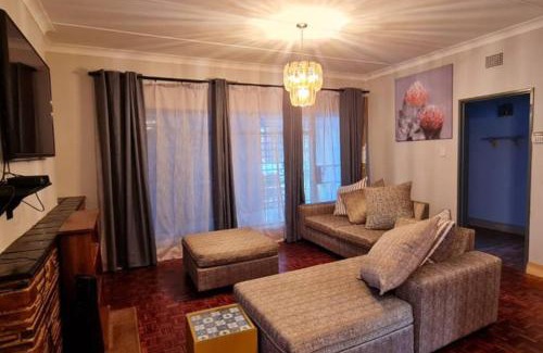 Parys House | Casa Bianco: Affordable luxury - Self Catering House