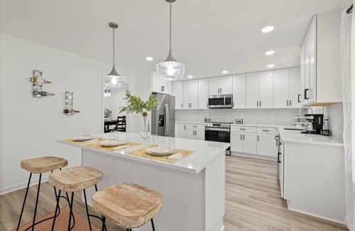 Decatur House | Casa Blanca: 6BR Luxury + Game Room, Minutes from Atlanta