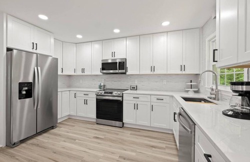 Decatur House | Casa Blanca: 6BR Luxury + Game Room, Minutes from Atlanta
