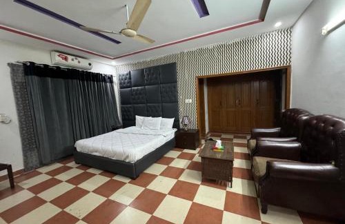 F-7 Sector House | Casa Blanca Family Lodges