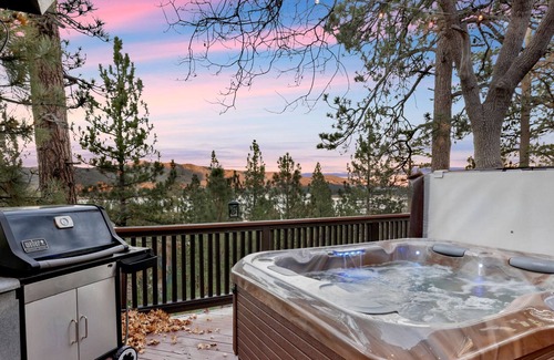 Big Bear Lake Ski Chalet | Casa Bonita by Big Bear Vacations | Hot Tub | Game Room | Lake Views | Walk To Village