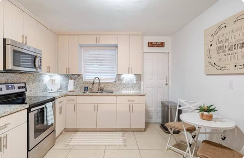 The Roads Villa | Casa Brickell. Prime Location! Coastal Vibes. Free Parking. Sleeps 14.