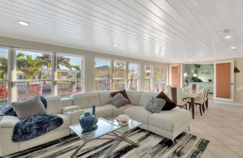 Deerfield Beach House | Casa by The Cove 3 bedroom 2 bath plus Office Intracoastal Front with Heated Pool and Spa