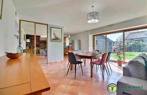 Limerzel House | Casa camelias