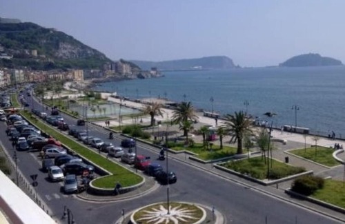 Pozzuoli House | CASA CAPRICE