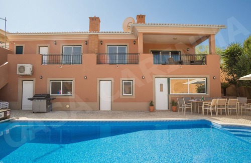 Atalaia Villa | Casa Carinha | professionally cleaned | 5-bedroom luxury villa | private pool | near Lagos town centre