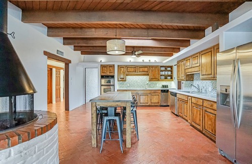 Northeast Heights House | Casa Cascada - 6 BR - Game Room - Huge Pool - Sleeps 21!