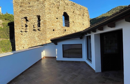 Apricale Apartment | Casa Castello Sleeps 5 Isolabona Italy Sun Terrace Free WIFI