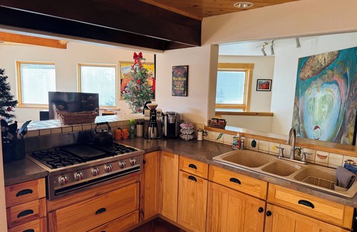 Valdez House | Casa Cielo - Mountain Home with Hot Tub!