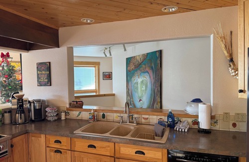 Valdez House | Casa Cielo - Mountain Home with Hot Tub!