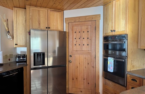 Valdez House | Casa Cielo - Mountain Home with Hot Tub!