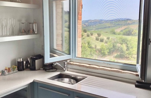 Monsampietro Morico House | Casa Ciliegia, Sleeps 4 (2 Bedrooms).