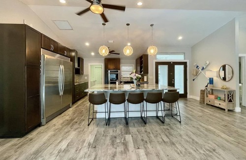 Palm River Estates House | Casa Coastal Feliz