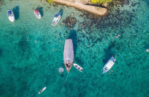 Cabore House | Casa Colibri - Praias e Cachoeiras