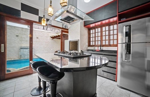 Centro House | Casa com Piscina na Enseada a 50 Metros da Praia