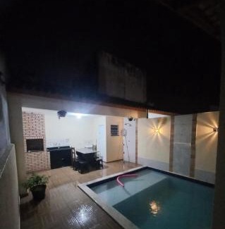 Itanhaem House | Casa com piscina e praia logo ali