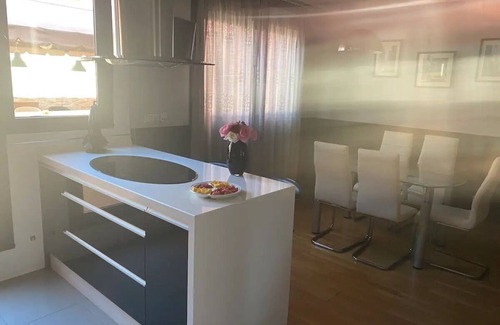 Ponferrada House | Casa con Jardin 300m2 La Casa de Mauriz
