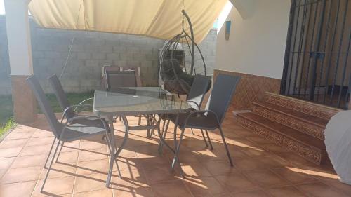 Chipiona House | Casa con jardin privado en primera linea de playa