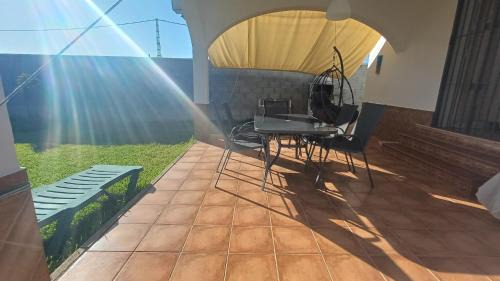 Chipiona House | Casa con jardin privado en primera linea de playa