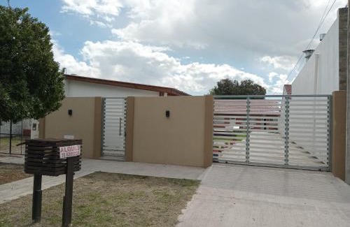 Santa Teresita House | Casa con pileta,quincho ymas servicios para vos