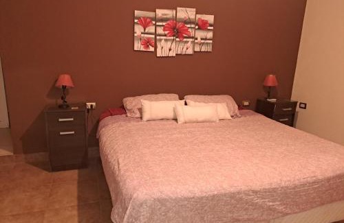 Salta House | Casa con piscina y parque en Salta , zona aeropuerto