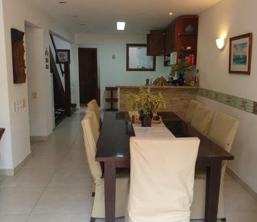 Porto Belo House | Casa Condomínio com 04 quartos, 200 metros da Praia de Manguinhos