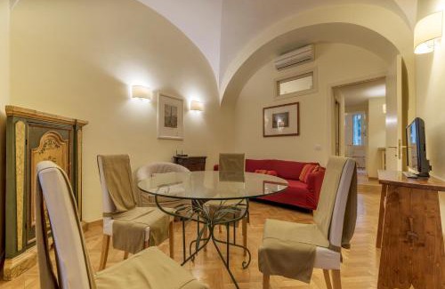 Rione VIII Sant'Eustachio Apartment | Casa Cornacchie - FromHometoRome