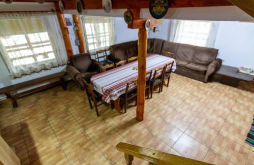 Vartop House | Casa Cornel