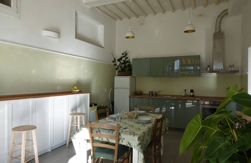 Capannori House | Casa Corten has an independent entrance, private garden and swimming pool