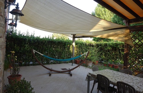Capannori House | Casa Corten has an independent entrance, private garden and swimming pool