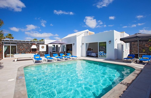 Los Mojones Villa | Casa Cristal 4 bedrooms 3 bathroom, Free A/C, Private Heated Pool, Pool Table