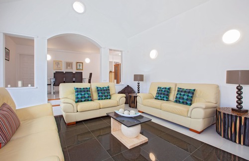 Los Mojones Villa | Casa Cristal 4 bedrooms 3 bathroom, Free A/C, Private Heated Pool, Pool Table