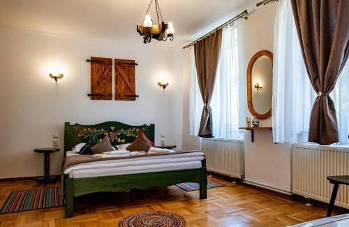 Sighisoara House | Casa Cu Usi - House of Doors