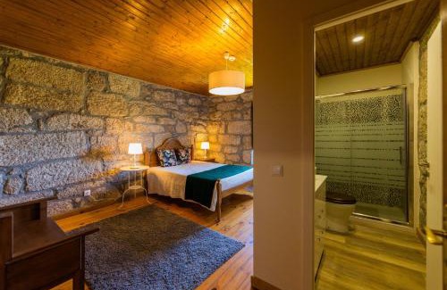 Guilhofrei House | Casa da Capela - House with infinity pool by House and People