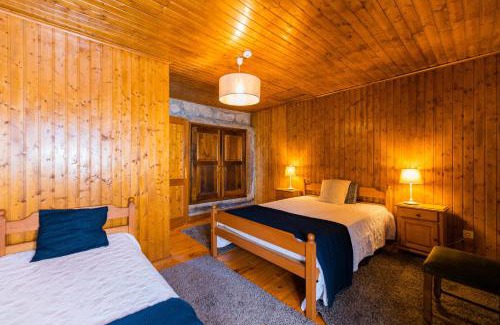 Guilhofrei House | Casa da Capela - House with infinity pool by House and People