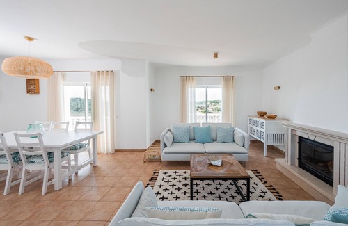 Carrapateira Villa | Casa da Costa - Well-kept and spacious villa located in Carrapateira