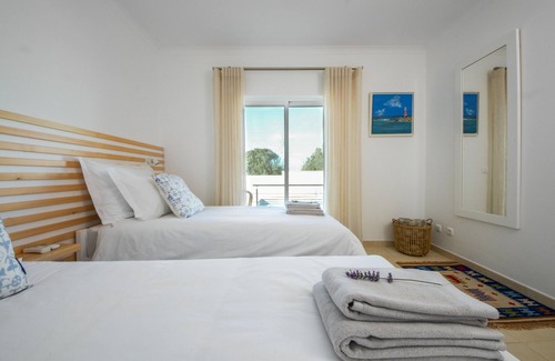 Carrapateira Villa | Casa da Costa - Well-kept and spacious villa located in Carrapateira