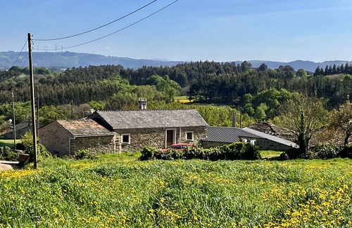 Portomarin House | Casa da Forxa is a renovated former forge/smithy in lovely hamlet setting.